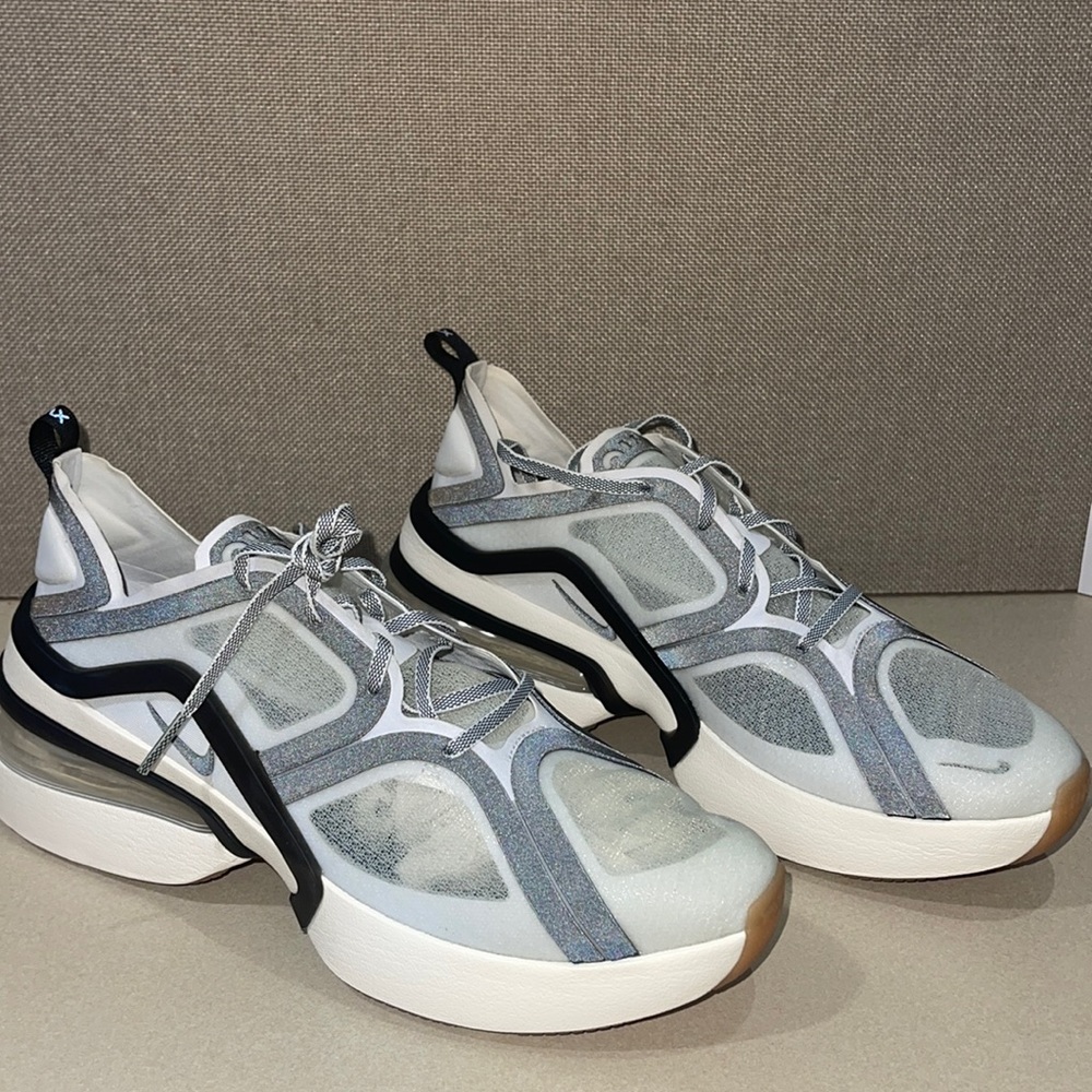 Brand new never work Nike Air Max 270
